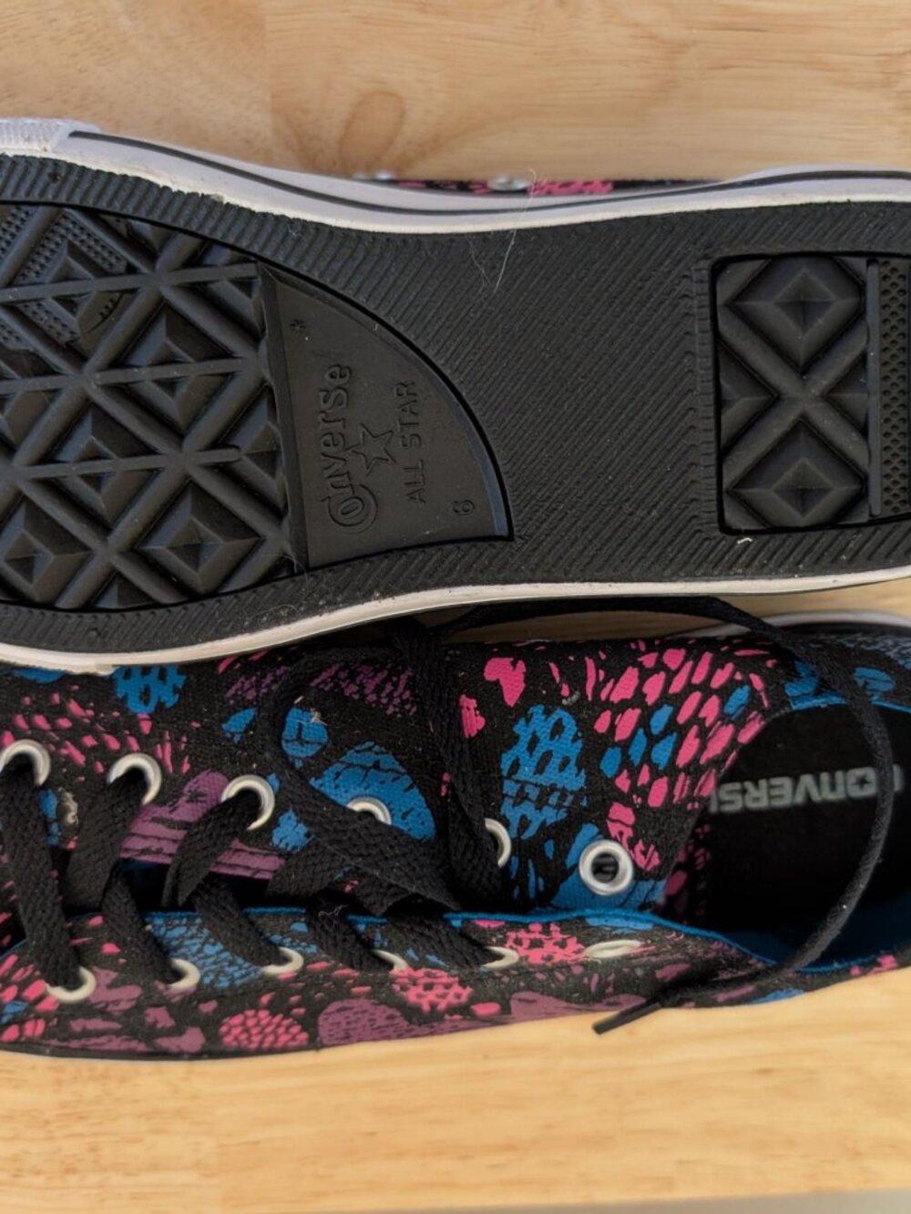 Patterned converse - Picture 2 of 3